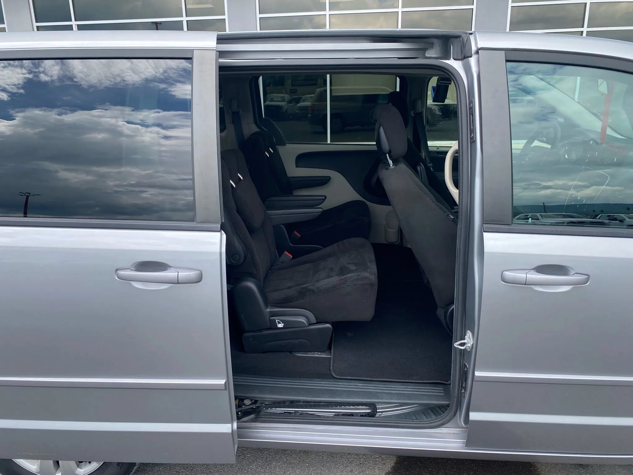 Used 2016 Dodge Grand Caravan SE w/ Quick Order Package 29E SE FWD image 24