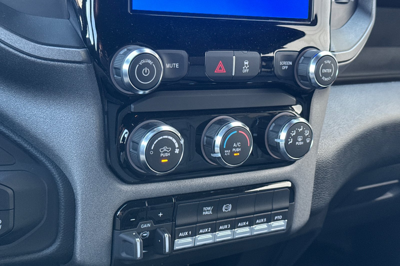 New 2027 RAM 5500 Tradesman AWD/4WD image 17