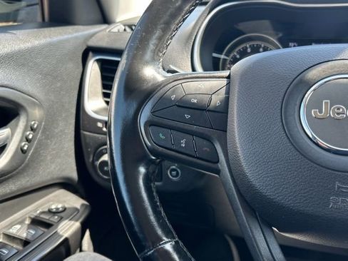 Used 2020 Jeep Cherokee Trailhawk AWD/4WD image 44