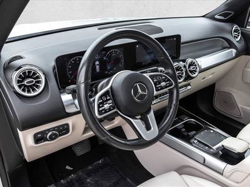 Used 2021 Mercedes-Benz GLB 250 4MATIC image 10