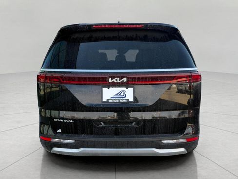 Used 2024 Kia Carnival EX image 9