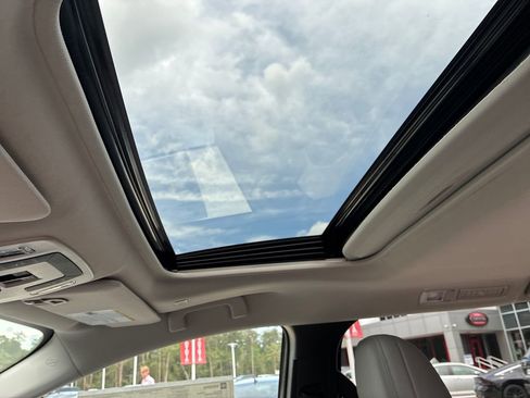 New 2026 Toyota Sienna XLE FWD image 18