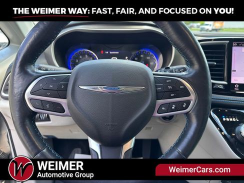 Used 2021 Chrysler Pacifica Touring-L w/ Uconnect Theater Family Group AWD/4WD image 10