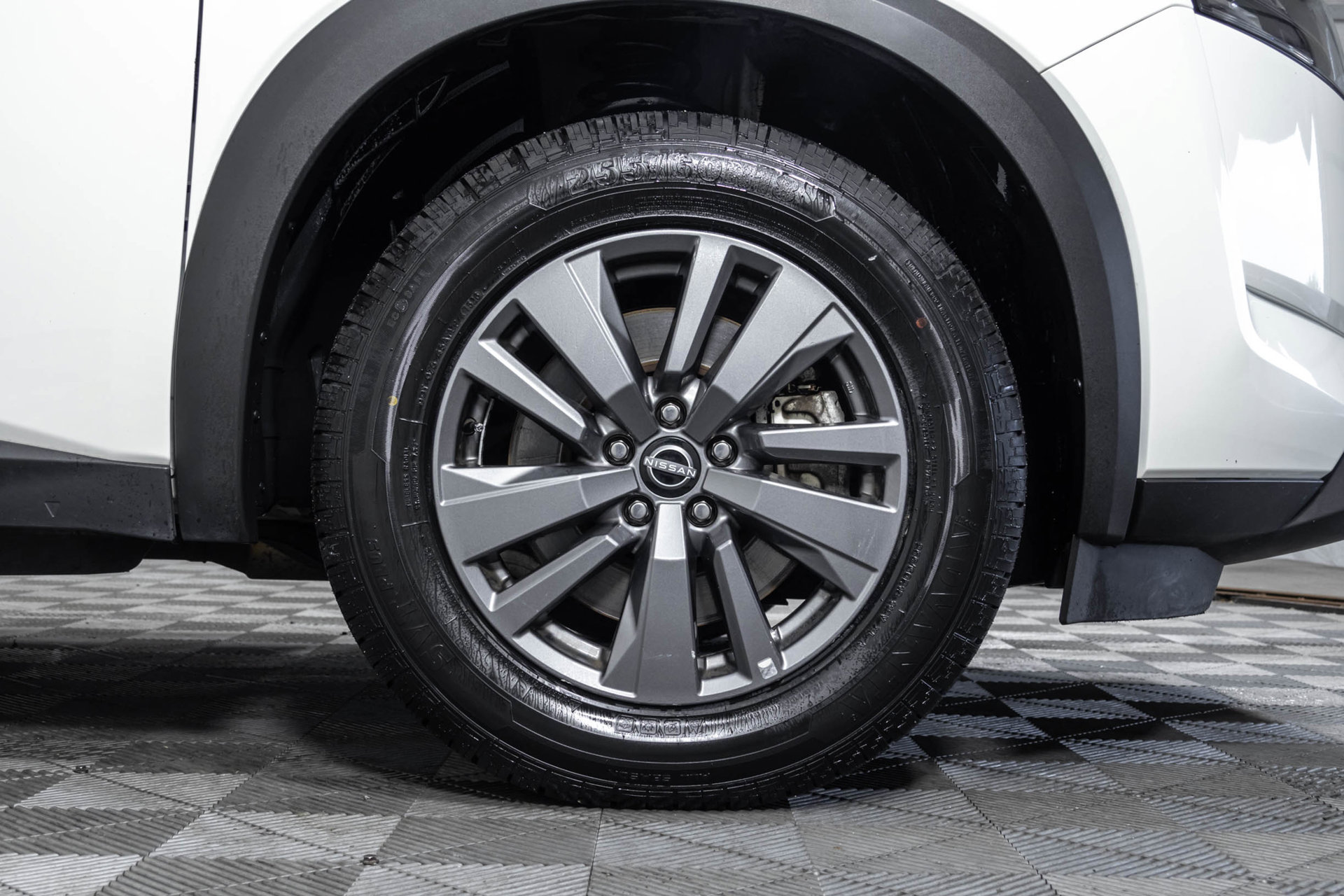 Used 2024 Nissan Pathfinder SV AWD/4WD image 43