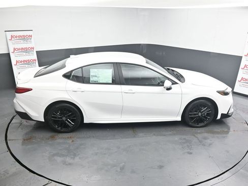 New 2026 Toyota Camry SE image 28