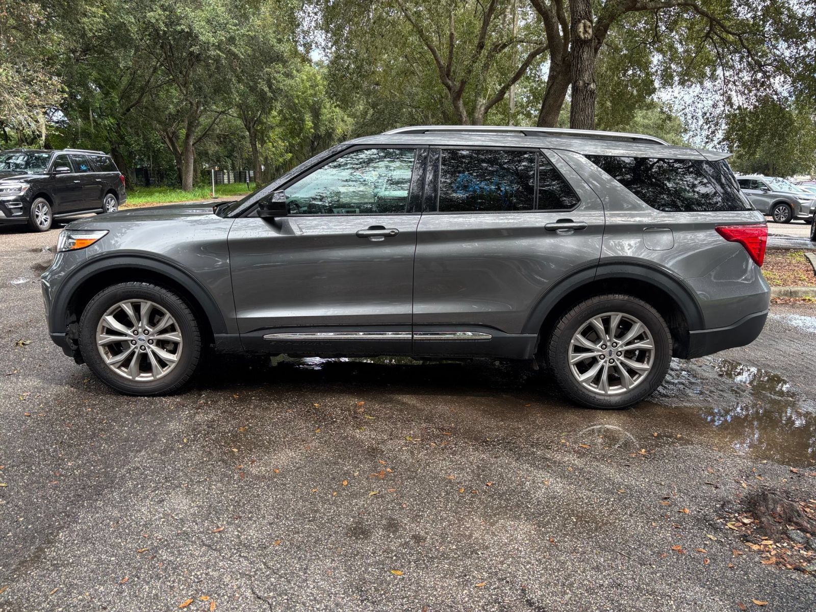 Used 2024 Ford Explorer Limited AWD/4WD image 7