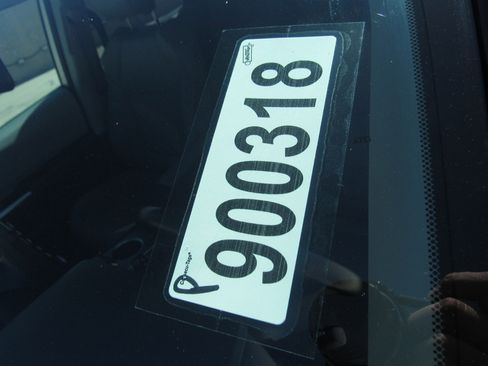 Used 2024 Toyota Sienna XLE image 33