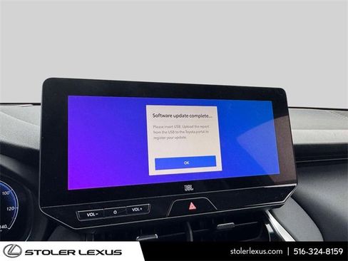 Used 2023 Toyota Venza Limited image 28