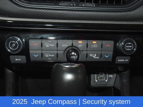 Used 2025 Jeep Compass Trailhawk AWD/4WD image 20