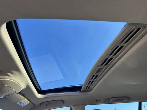 Used 2011 Mercedes-Benz GL 550 4MATIC image 5