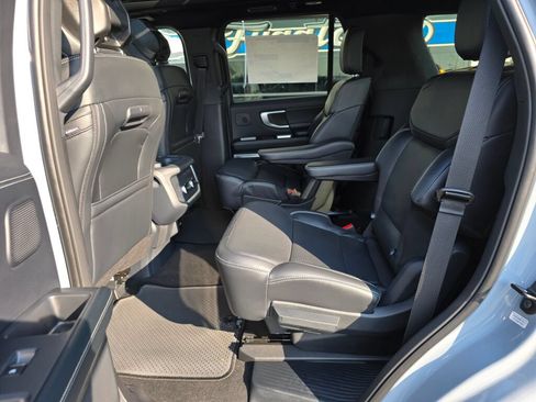 New 2027 Ford Expedition Platinum w/ Stealth Performance Package AWD/4WD image 11