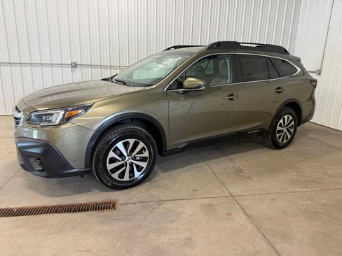 Used 2022 Subaru Outback Premium AWD/4WD image 2