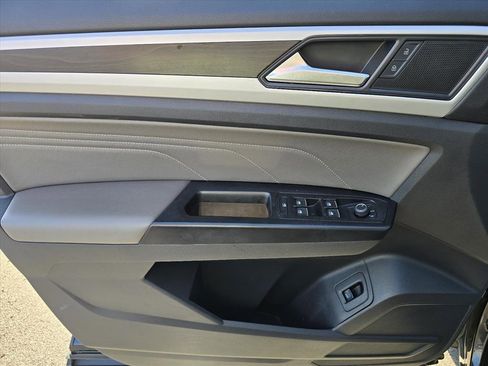 Used 2021 Volkswagen Atlas SE w/ Panoramic Sunroof Package image 11