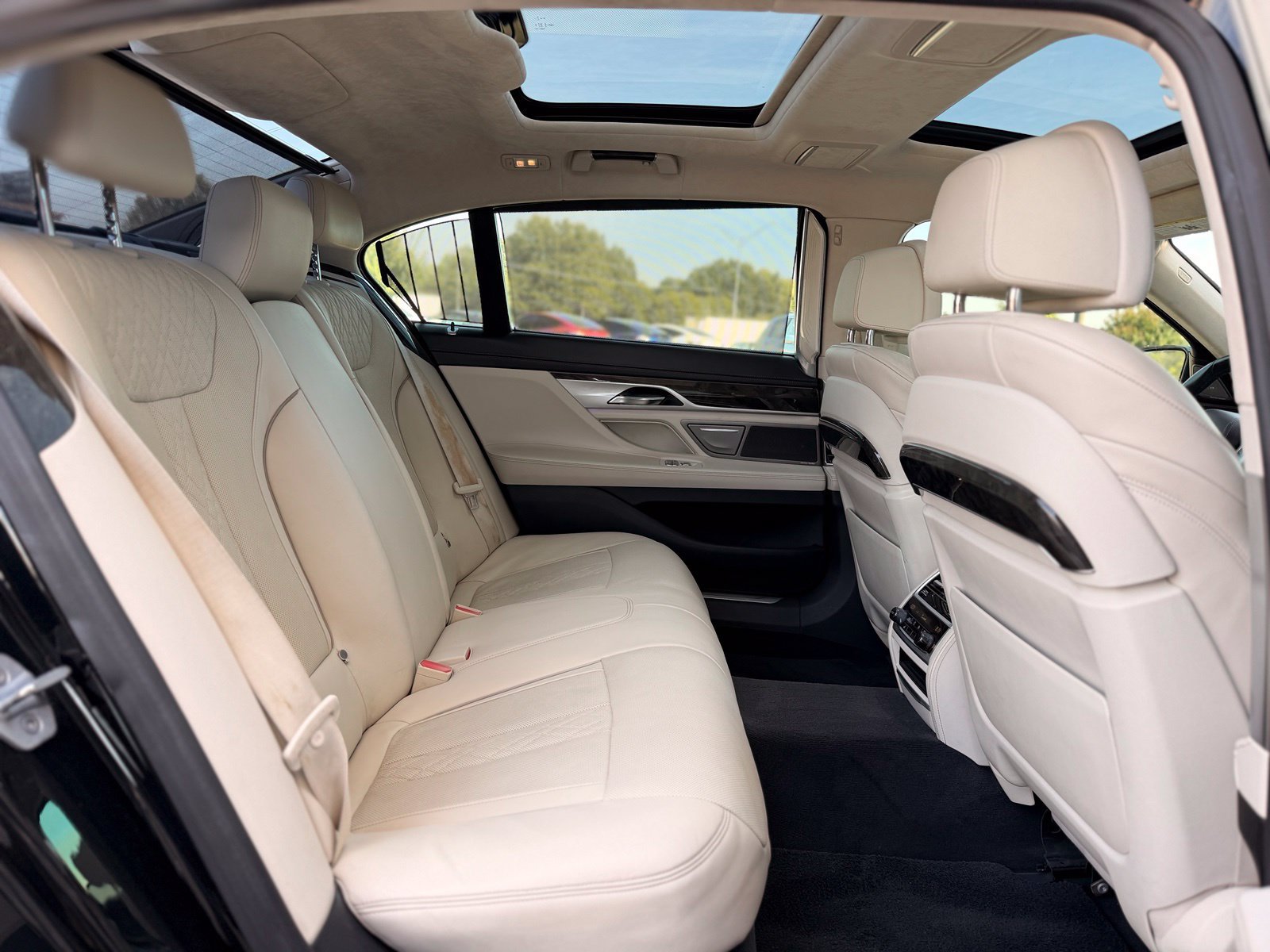 Used 2018 BMW 750i xDrive AWD/4WD image 30