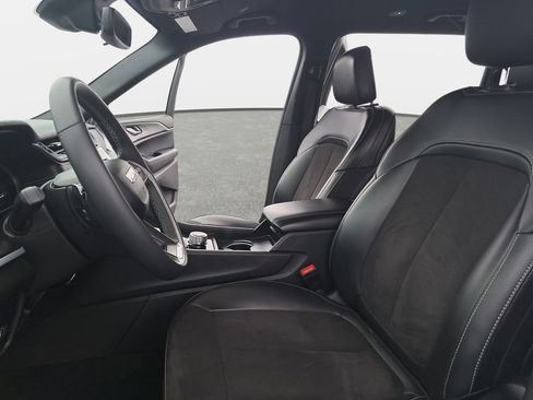 Certified 2024 Jeep Grand Cherokee L Laredo image 18