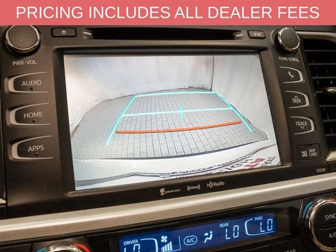 Used 2019 Toyota Highlander XLE FWD image 16