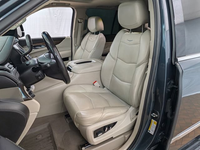 Used 2019 Cadillac Escalade Luxury AWD/4WD image 8