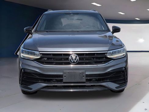 Used 2023 Volkswagen Tiguan SE R-Line image 8