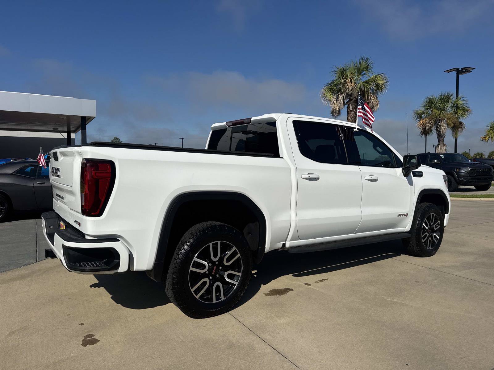 Used 2021 GMC Sierra 1500 AT4 w/ AT4 Premium Package AWD/4WD image 7