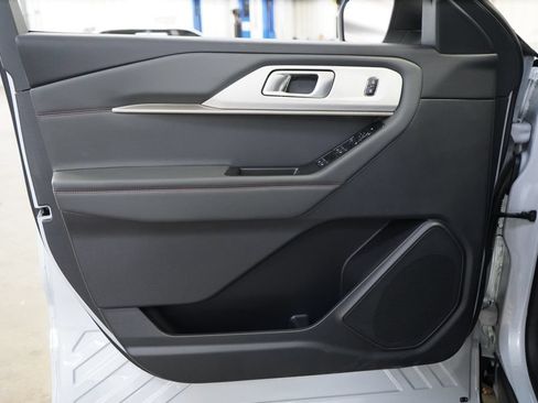 New 2026 Ford Explorer Active RWD image 16