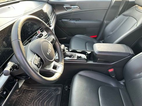 Used 2025 Kia Sportage EX image 12