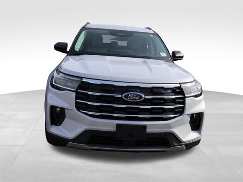 Used 2025 Ford Explorer Active w/ Active Comfort Package AWD/4WD image 8