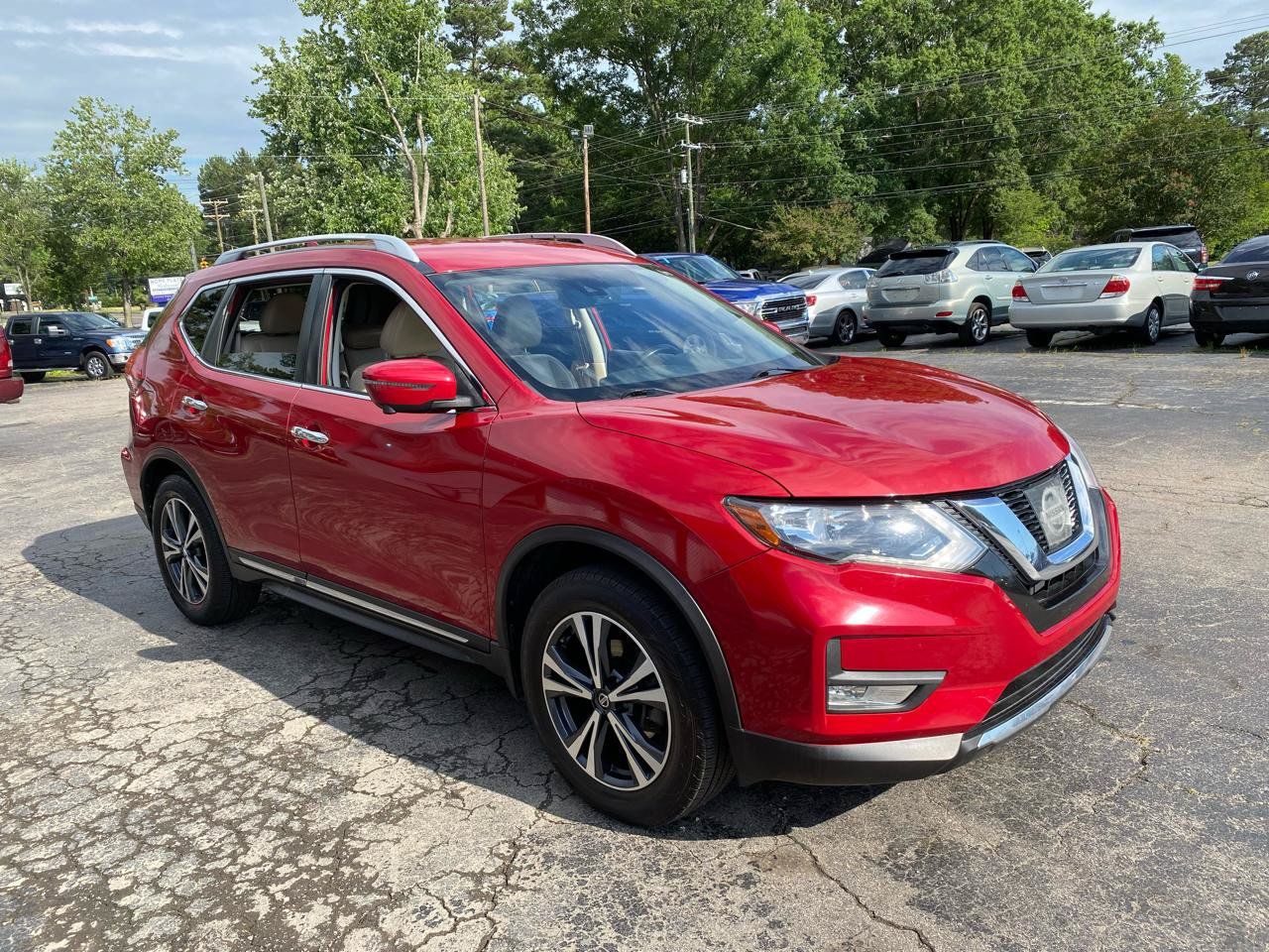 Used 2017 Nissan Rogue SL FWD image 2