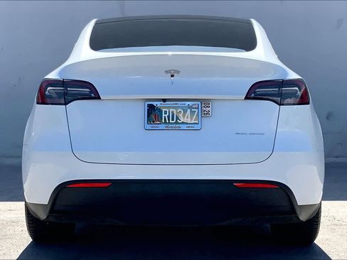 Used 2023 Tesla Model Y Long Range AWD/4WD image 5