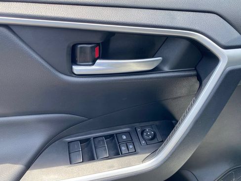 Used 2025 Toyota RAV4 XLE FWD image 22