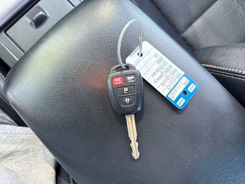 Used 2013 Toyota Camry SE FWD image 29
