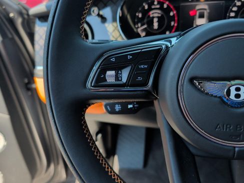 Used 2025 Bentley Bentayga AWD/4WD image 23