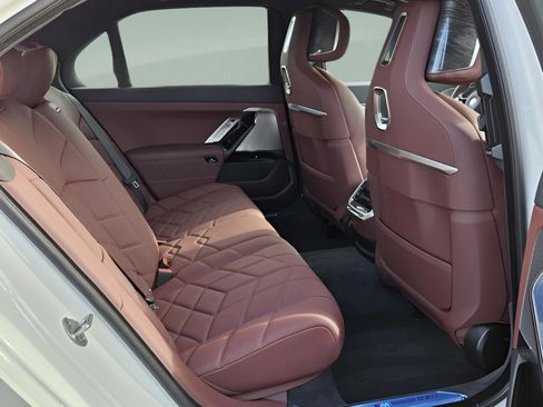 New 2026 BMW i7 eDrive50 w/ M Sport Package image 13