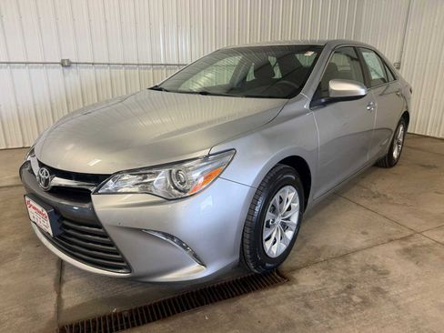 Used 2017 Toyota Camry LE FWD image 1