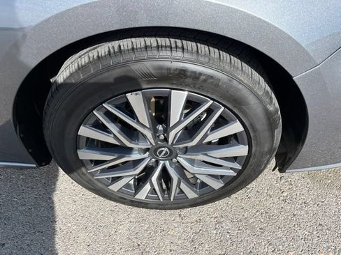 Used 2025 Nissan Altima 2.5 SV FWD image 16
