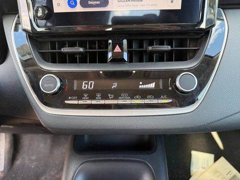 Used 2025 Toyota Corolla LE FWD image 12