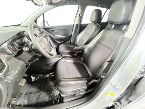 Used 2022 Chevrolet Trax LT w/ LT Convenience Package image 19
