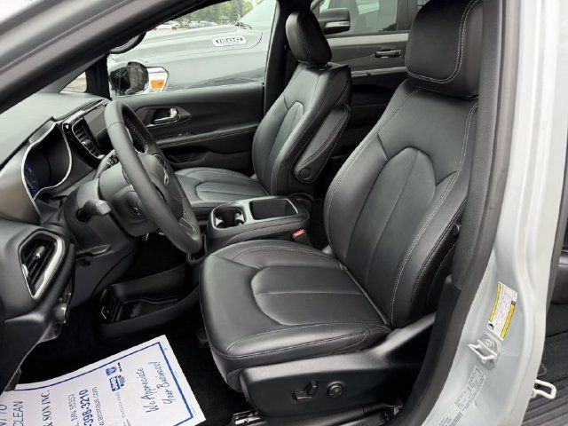 Used 2026 Chrysler Pacifica Select FWD image 10