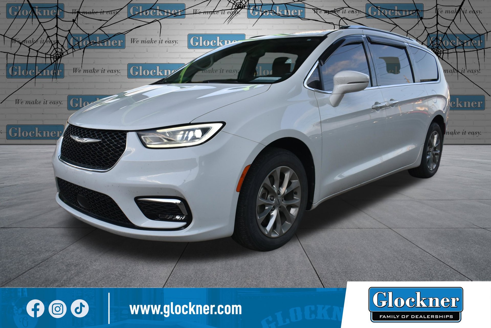 Used 2021 Chrysler Pacifica Touring-L FWD image 1