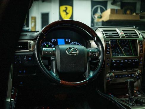 Used 2018 Lexus GX 460 image 17