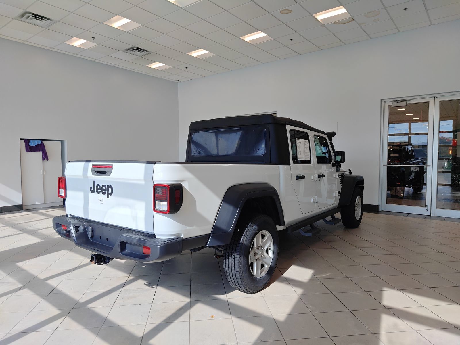Used 2020 Jeep Gladiator Sport w/ Quick Order Package 23S AWD/4WD image 3
