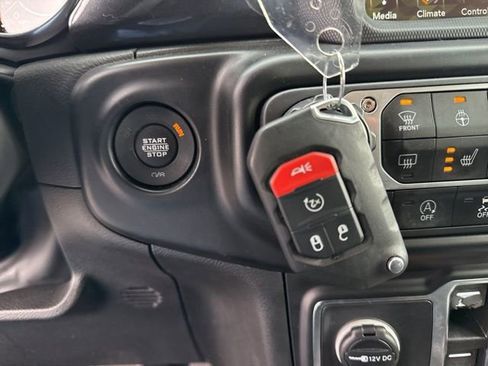 Used 2022 Jeep Wrangler Unlimited Sahara image 41