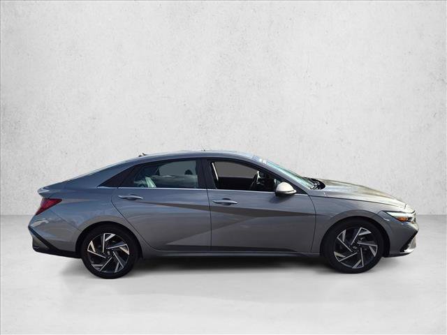 Used 2024 Hyundai Elantra Limited FWD image 4