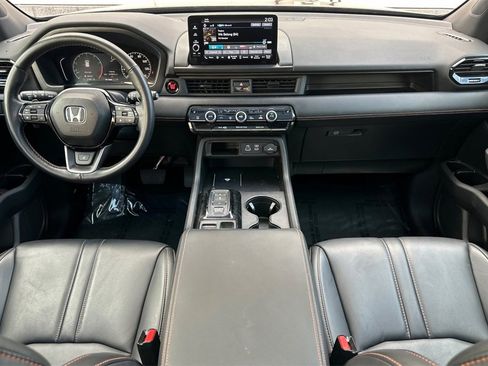Used 2025 Honda Pilot TrailSport image 15