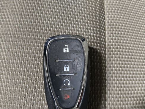 Used 2022 Chevrolet Traverse LS FWD image 32