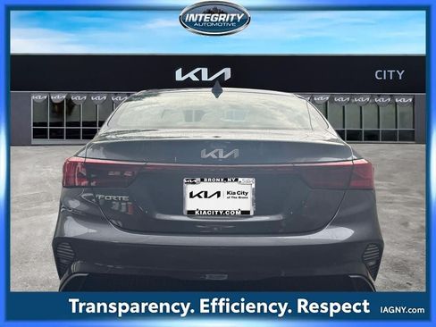 Used 2023 Kia Forte LXS w/ LXS Technology Package FWD image 6