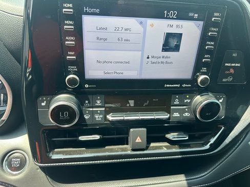 Used 2021 Toyota Highlander XSE FWD image 15