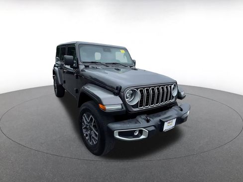 Used 2025 Jeep Wrangler Sahara image 3