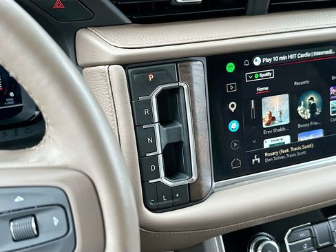 Used 2024 GMC Yukon XL Denali w/ Denali Reserve Package AWD/4WD image 19