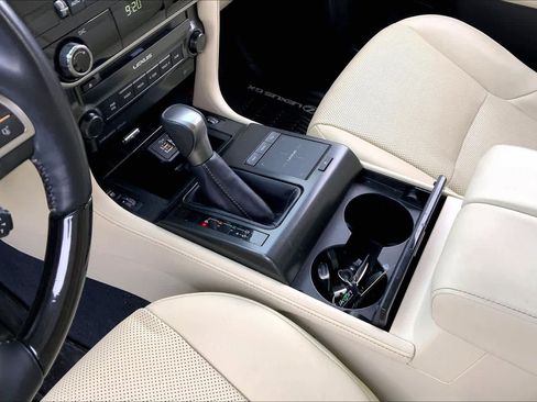 Used 2023 Lexus GX 460 Premium w/ Premium Package image 17