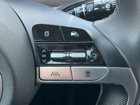 Certified 2025 Hyundai Elantra Limited FWD image 21